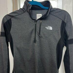 The north face exercise top. Gray with black accents. S/P